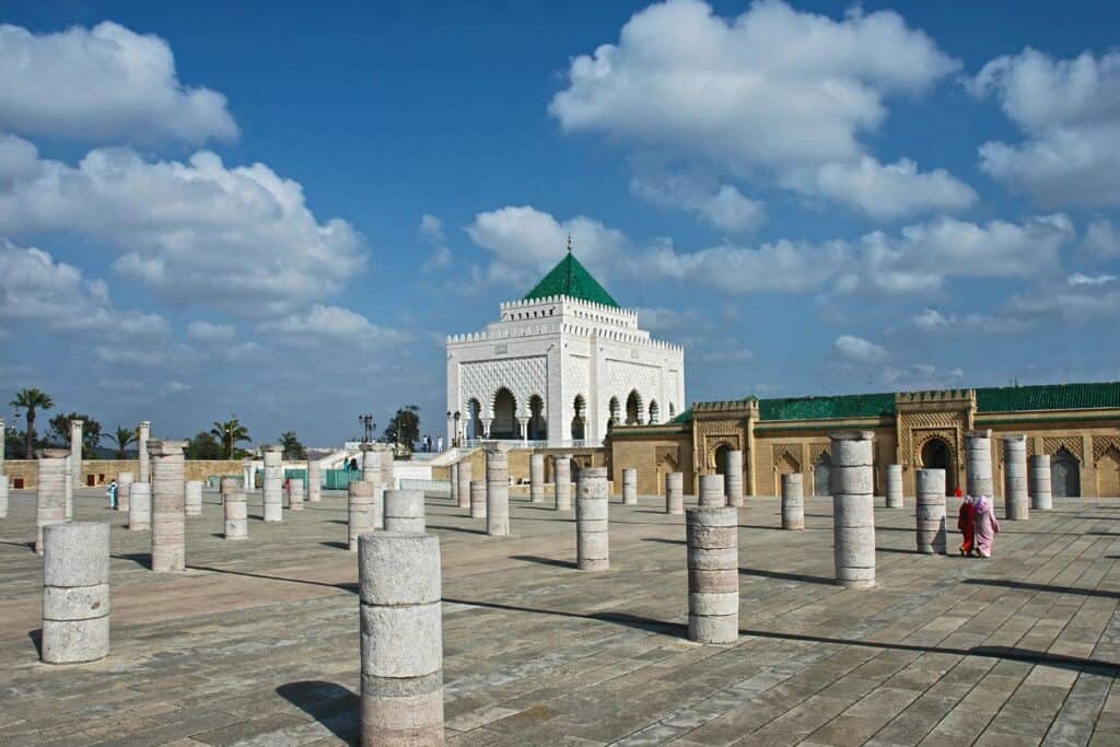 Torre de Haçane em Rabat: Um Símbolo Histórico e Cultural de Marrocos Mausoléu de Mohammed V