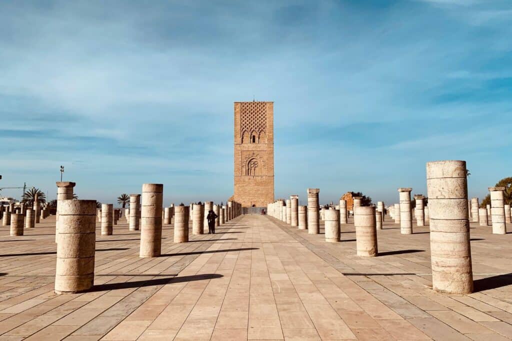 Torre de Haçane em Rabat: Um Símbolo Histórico e Cultural de Marrocos Torre de Haçane em Rabat