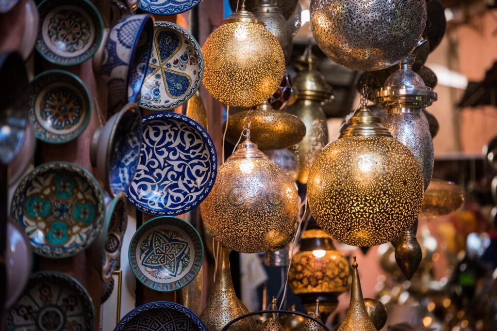 Artesanato Marroquino Workshop: Guia Completo para Experiências Autênticas em Marrocos Workshop de Metal e Latão